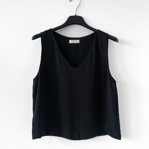 Aritzia Babaton Cropped V-Neck Sleeveless Blouse - Black